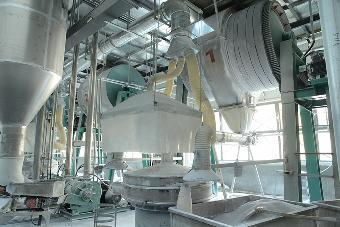 Фабрика поставляет шаровую мельницу для производства меламиновой формовочной смеси